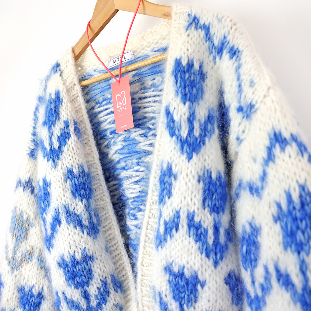 Knitting Kit – MYPZ Chunky Bomber Cardigan Tulips Blue No.9 (ENG-NL-DE)